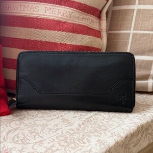 Frye Mellisa Black Leather zip Wallet